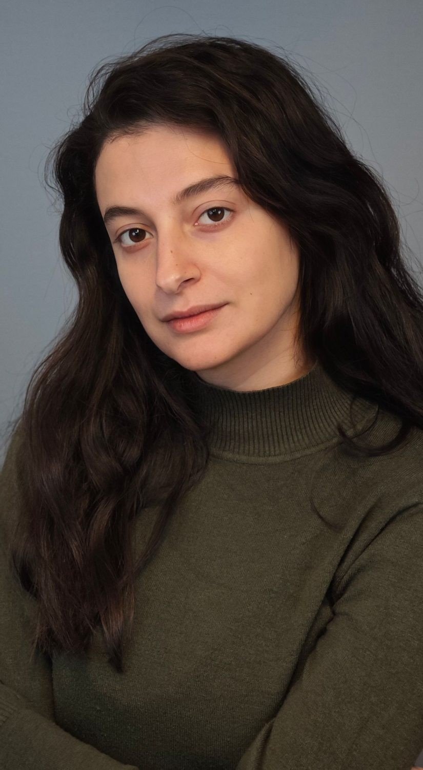 Isabelle Zighondi, primo piano naturale, capelli lunghi